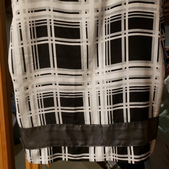 New New York & Co. Black and white zippered top sz Large - Picture 2 of 6